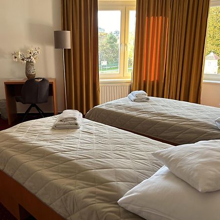Hotel Evan U Hoffera Topolcany Luaran gambar