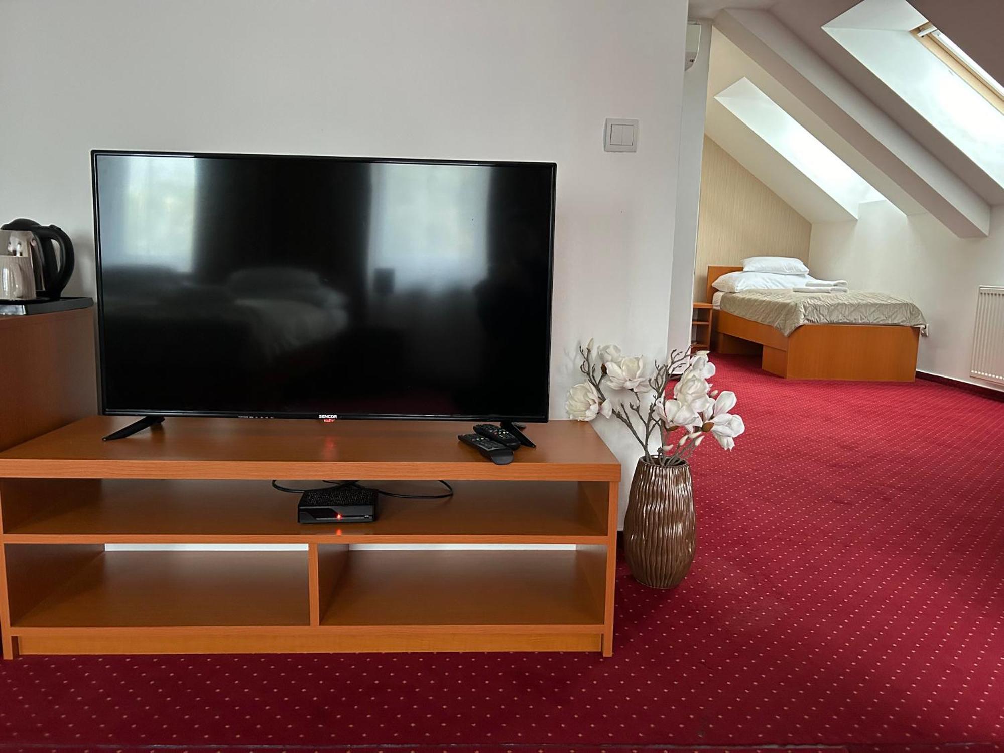 Hotel Evan U Hoffera Topolcany Luaran gambar
