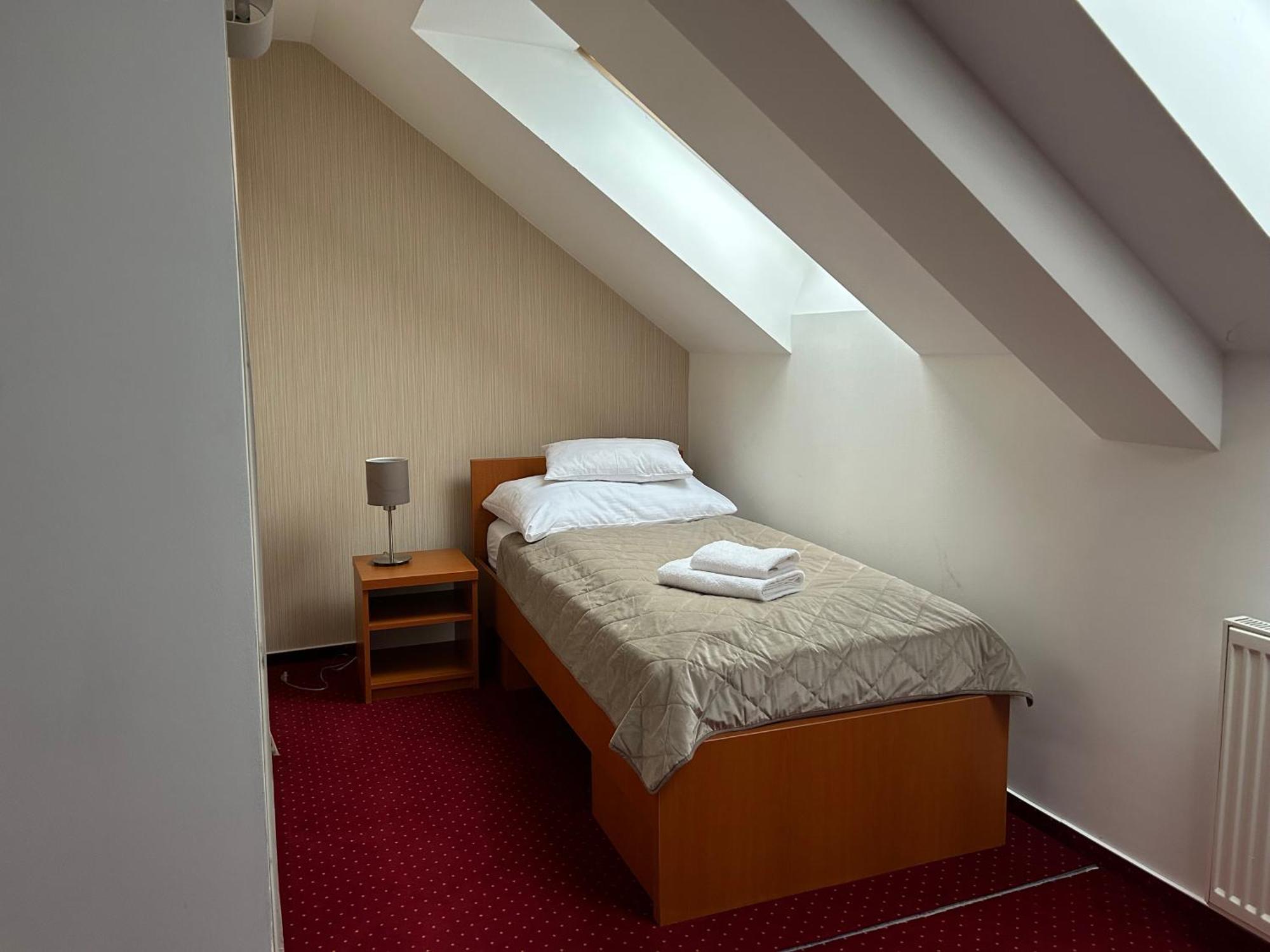 Hotel Evan U Hoffera Topolcany Luaran gambar