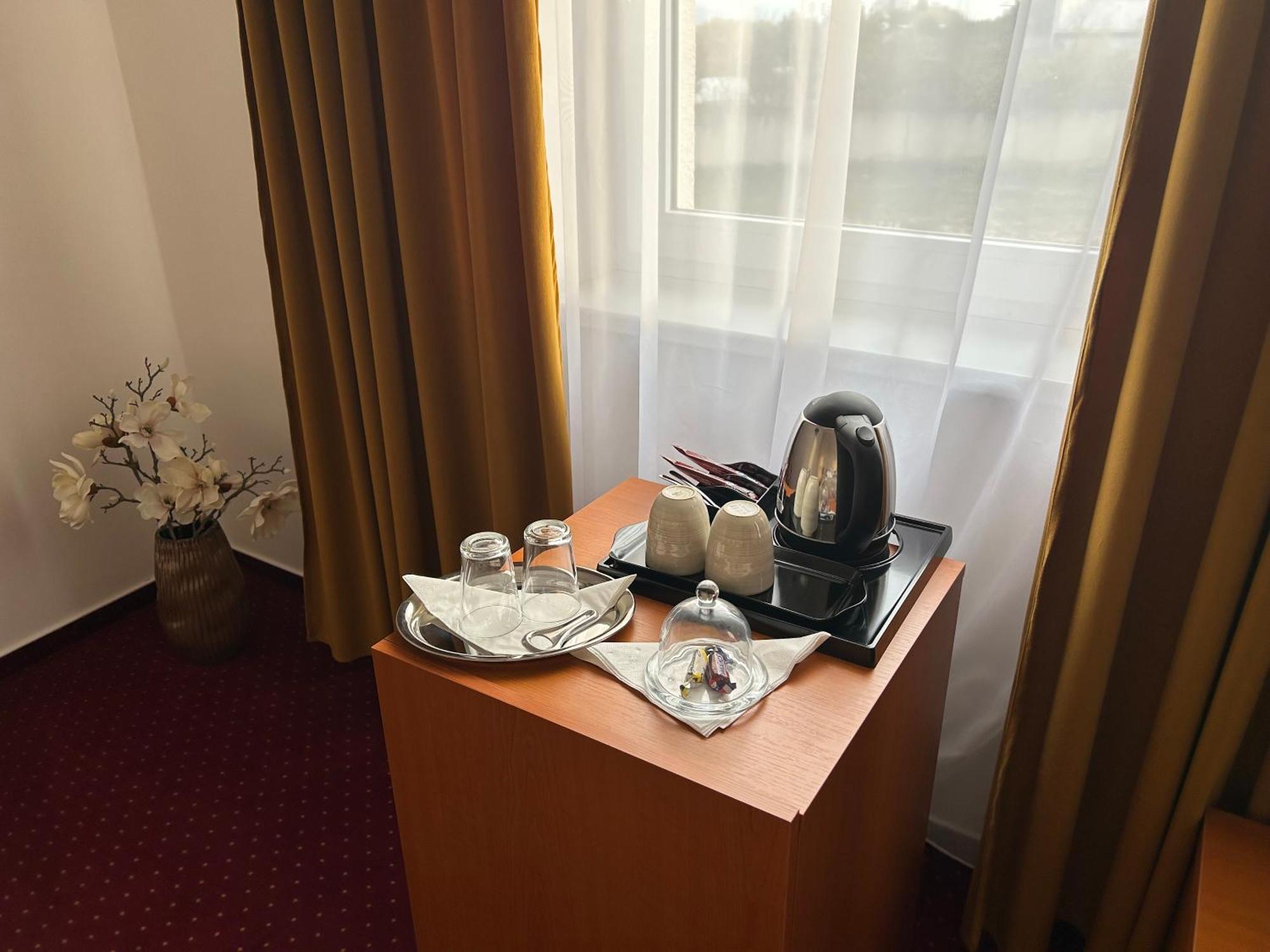 Hotel Evan U Hoffera Topolcany Luaran gambar