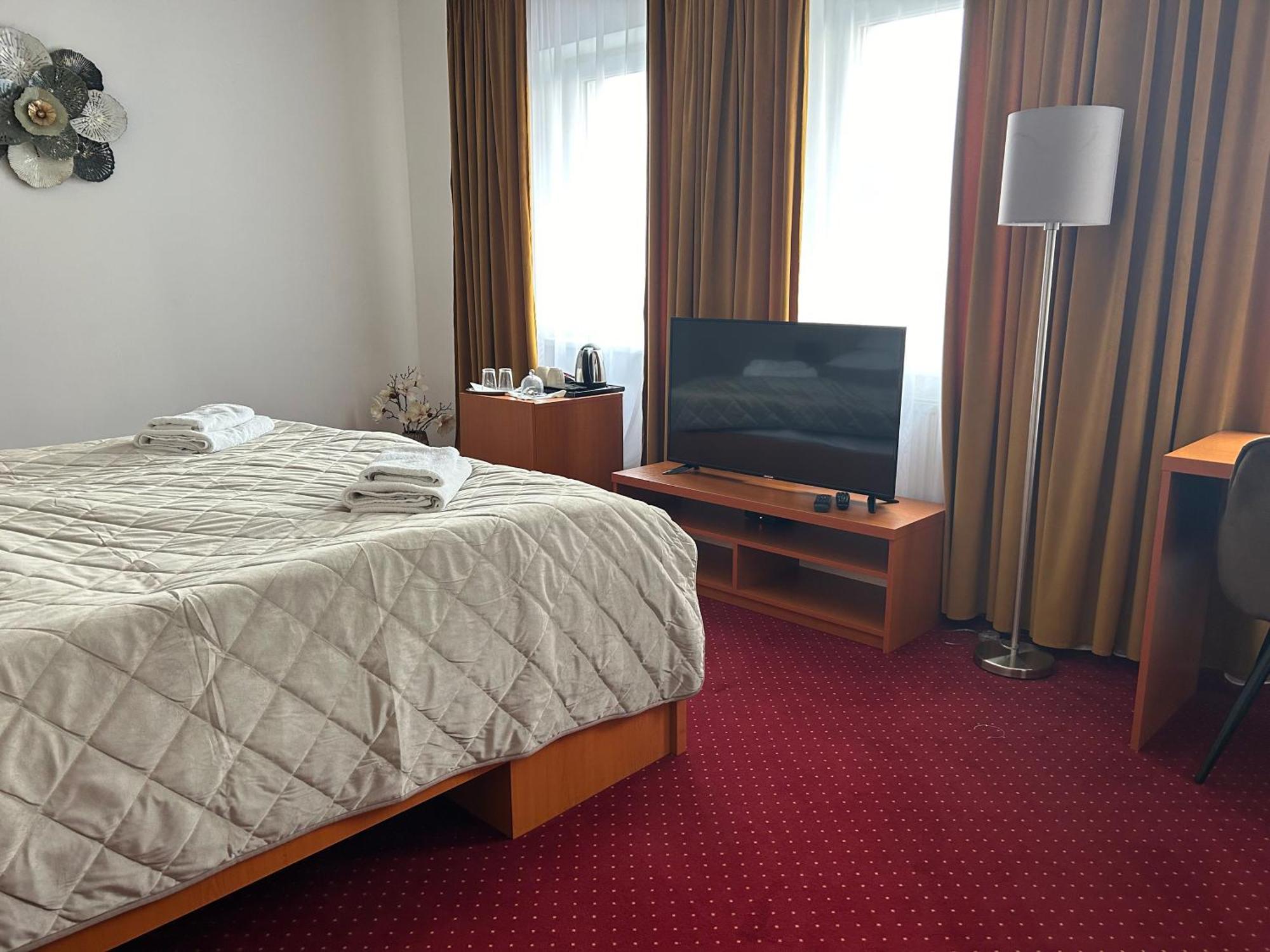 Hotel Evan U Hoffera Topolcany Luaran gambar