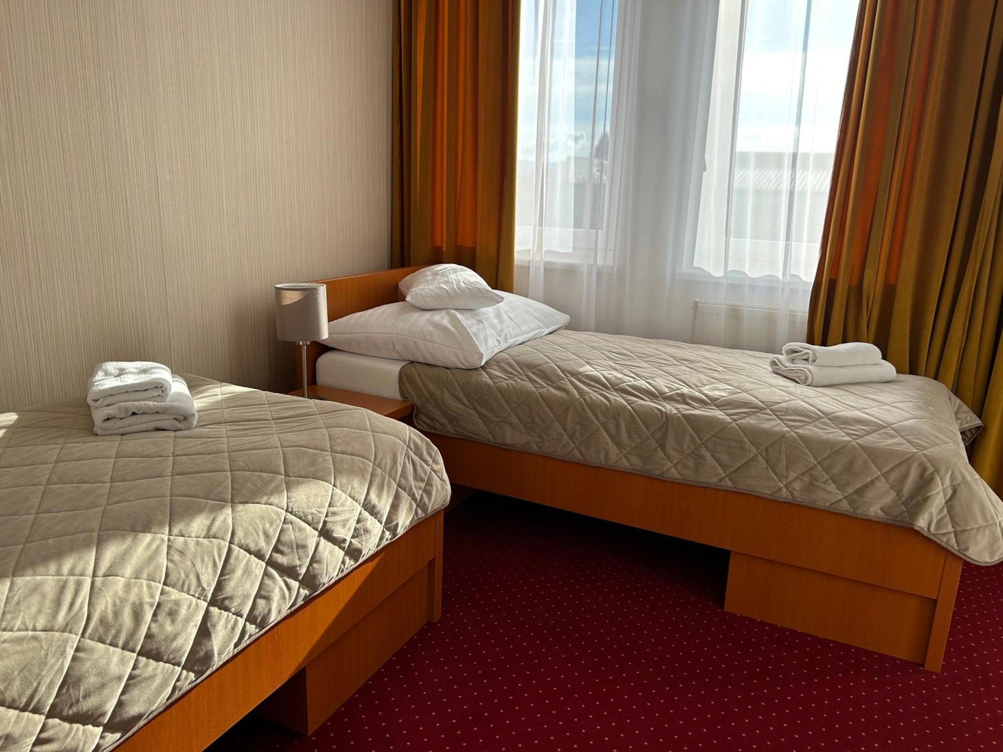 Hotel Evan U Hoffera Topolcany Luaran gambar