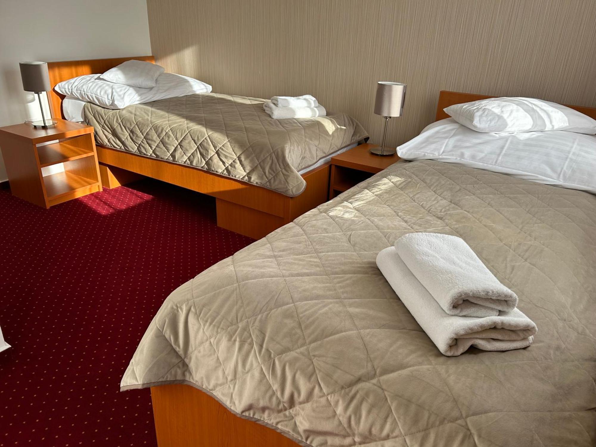 Hotel Evan U Hoffera Topolcany Luaran gambar
