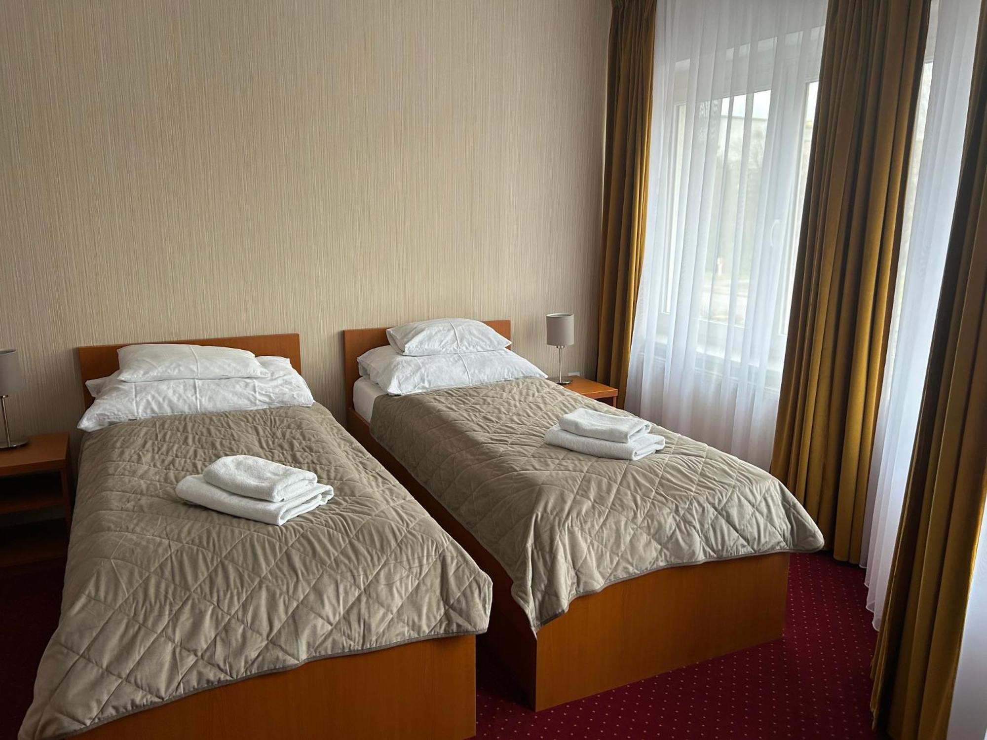 Hotel Evan U Hoffera Topolcany Luaran gambar