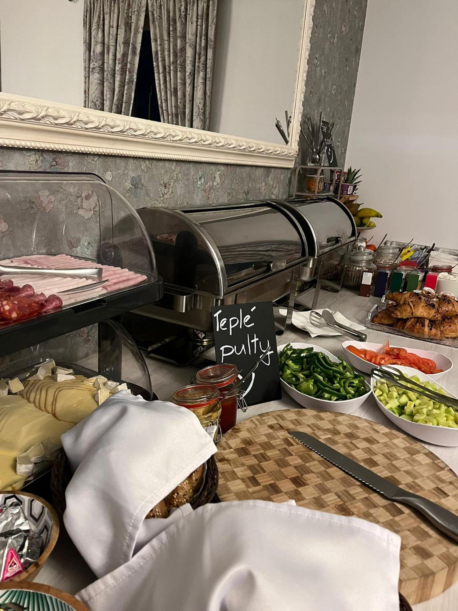Hotel Evan U Hoffera Topolcany Luaran gambar
